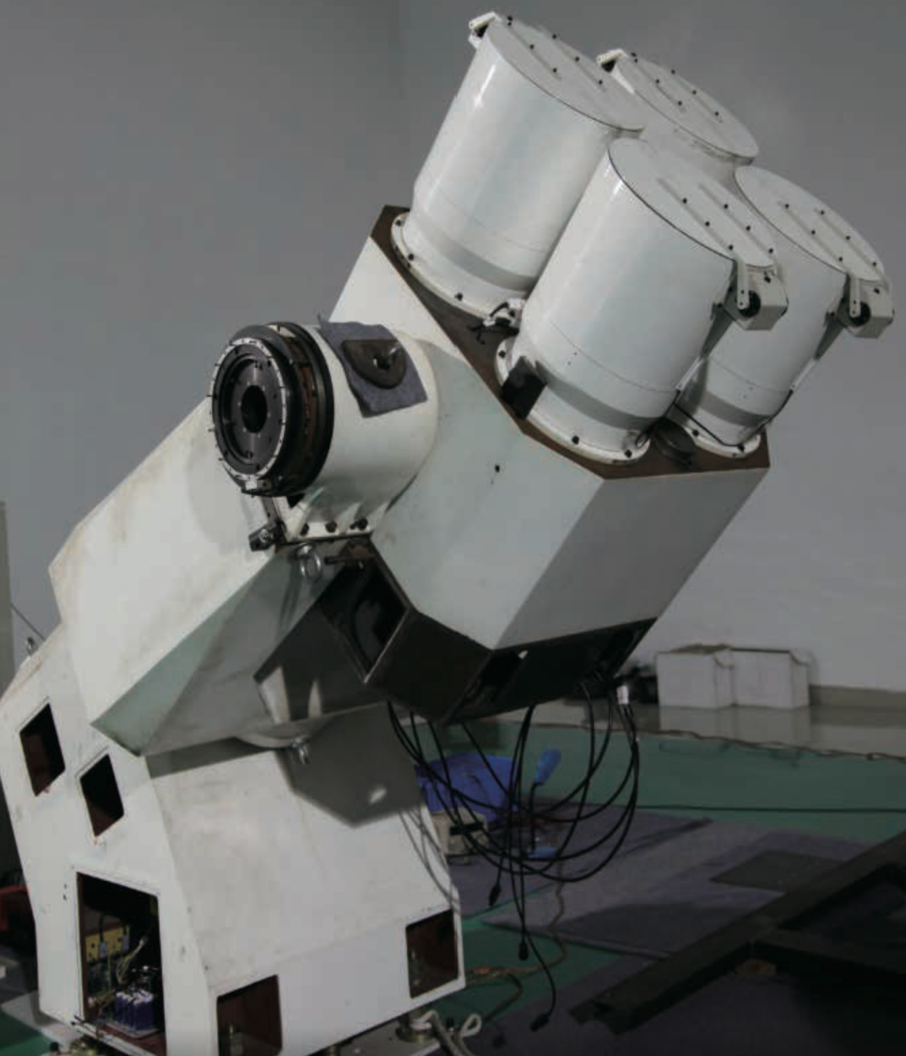 四通道人造衛星望遠鏡